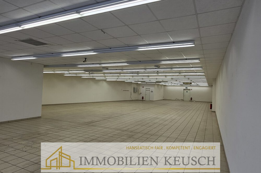 Große beleuchtete Verkaufsfläche