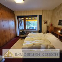 Schlafzimmer mit Zugang zur Terrasse EG