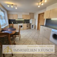 Große Einbauküche mit Sitzgelegenheit EG