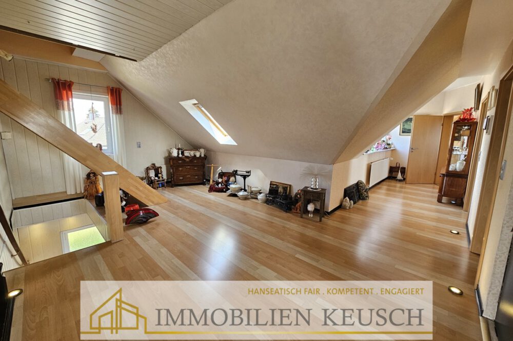 Großer heller Flur OG