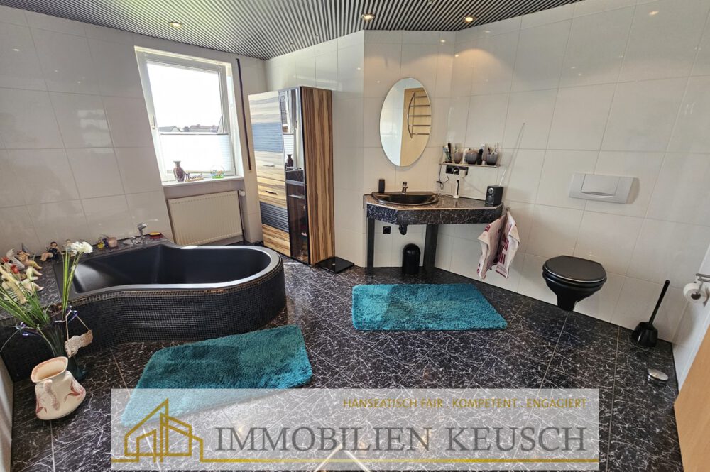 Großes modernes Badezimmer