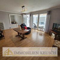 Wohnzimmer mit Zugang zum Wintergarten EG