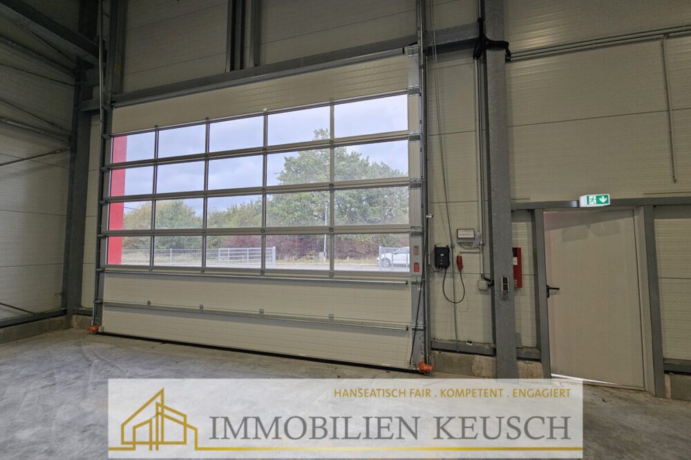 2 große elektr. Tore