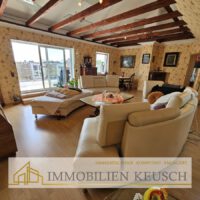 Helles Wohn- und Esszimmer