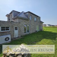 Große Terrasse mit Blick ins Grüne möglich