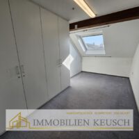 Zimmer 1 mit Einbauschränke