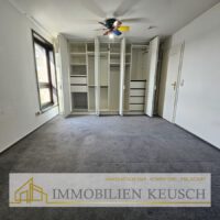 Schlafzimmer mit hochwertigen Einbauschrank