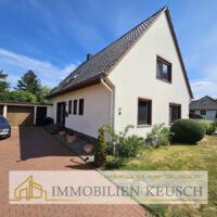 Vorderansicht inkl. Doppelgarage