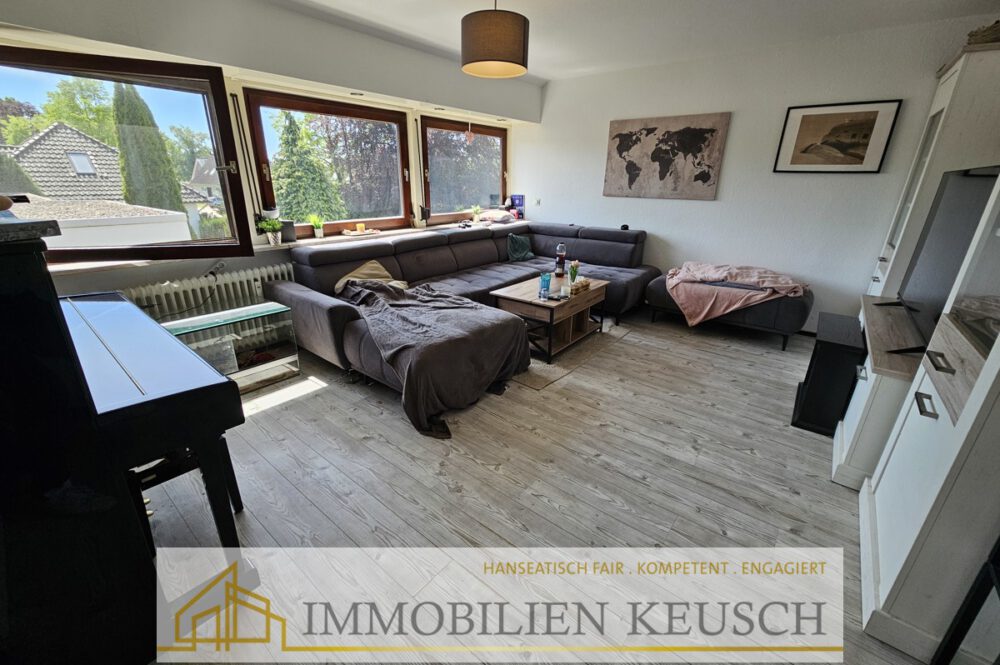 Großes & helles Wohnzimmer im OG