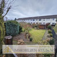 Gepflegter Garten mit Gartenhaus