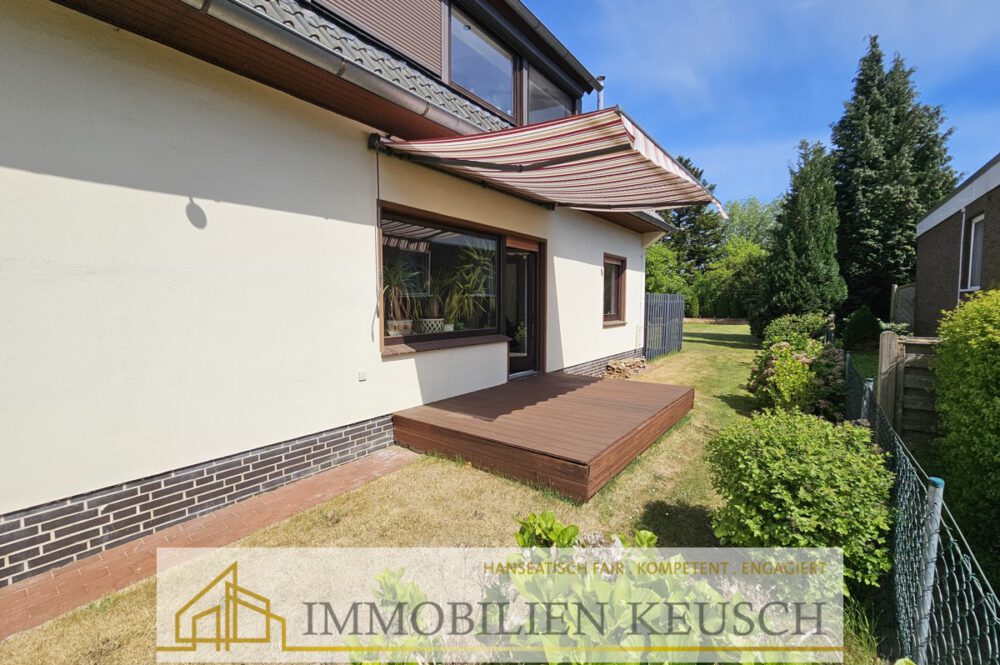 Seitliche Terrasse am Wohnzimmer