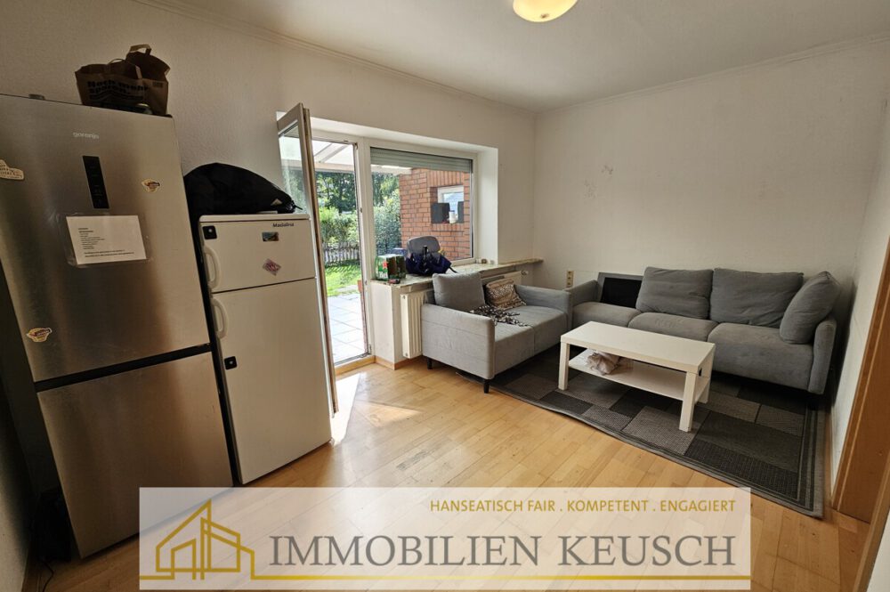 Wohnzimmer mit Zugang zum Garten