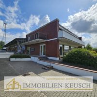 seitliche Sicht mit Auffahrt