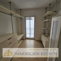 Ankleide mit Balkon OG