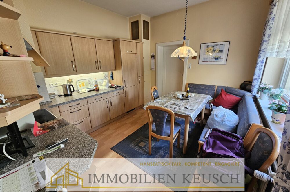 Küche mit Sitzgelegenheit