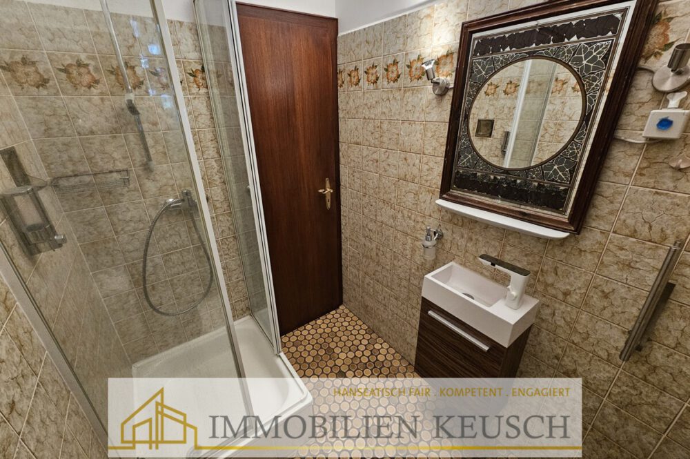 Gäste WC mit Dusche EG