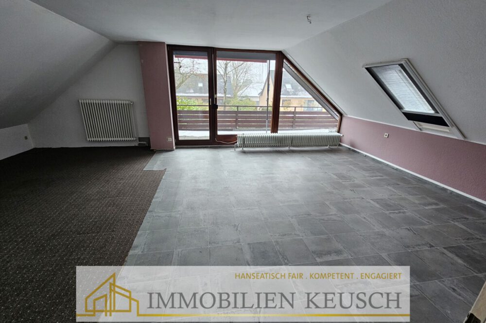 Großes Schlafzimmer mit Balkon OG