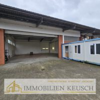 Vorderansicht offenes Tor