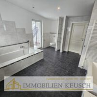 Dusch- und Wannenbad 2 OG