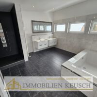 Dusch- und Wannenbad OG