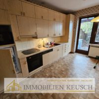 Küche mit Zugang zum Garten