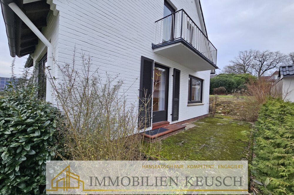 seitliche Terrasse am Wohnzimmer