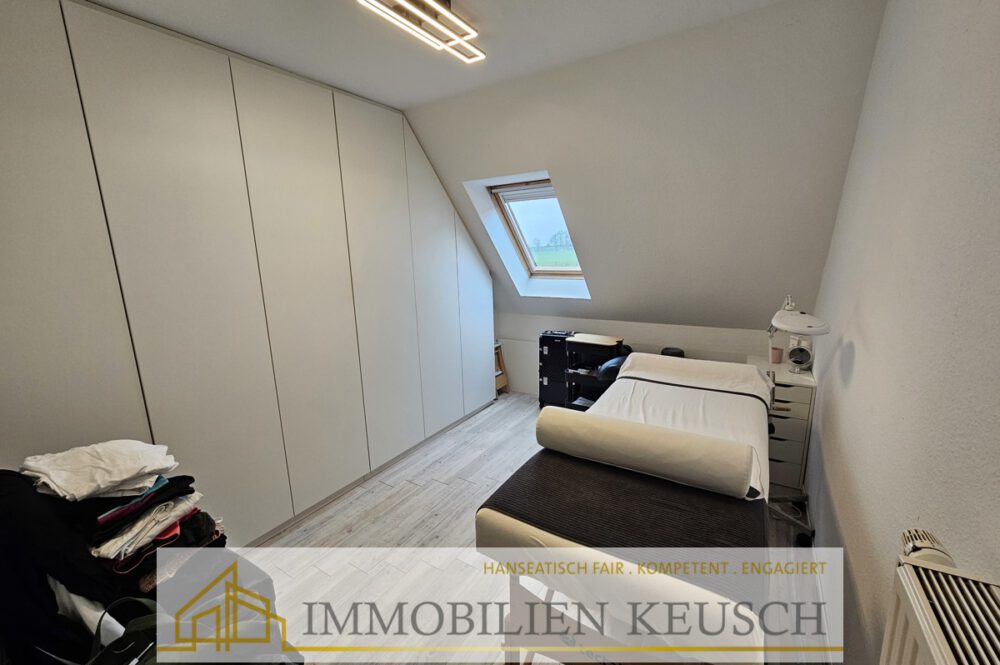 Ankleide & Arbeitszimmer
