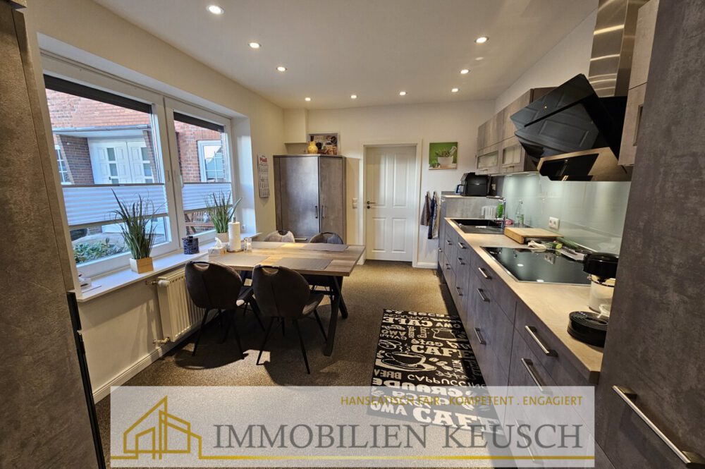 Moderne & helle Küche EG