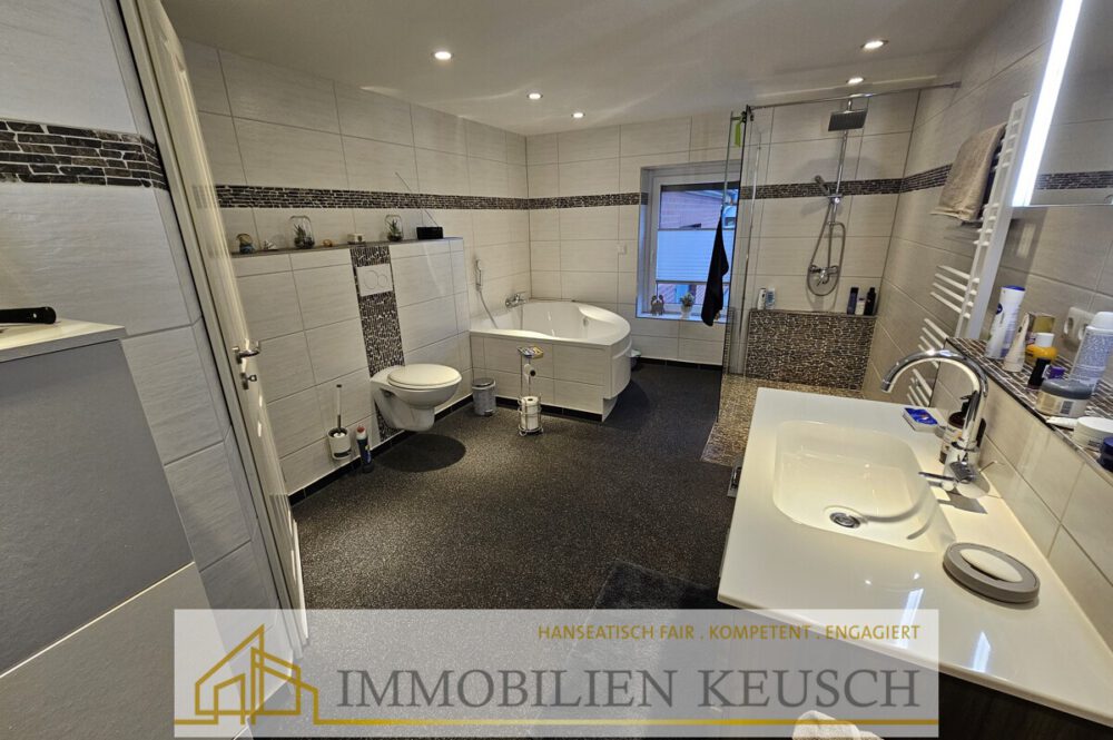 Modernes Badezimmer Wohnhaus EG