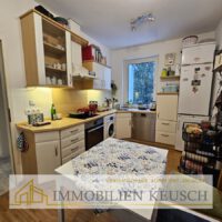 Küche mit Sitzgelegenheit