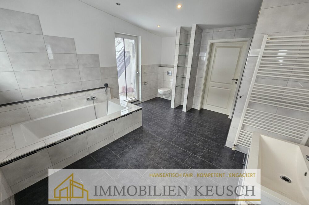 Dusch- und Wannenbad 2 OG