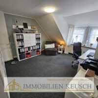 Büro-Kinderzimmer DG