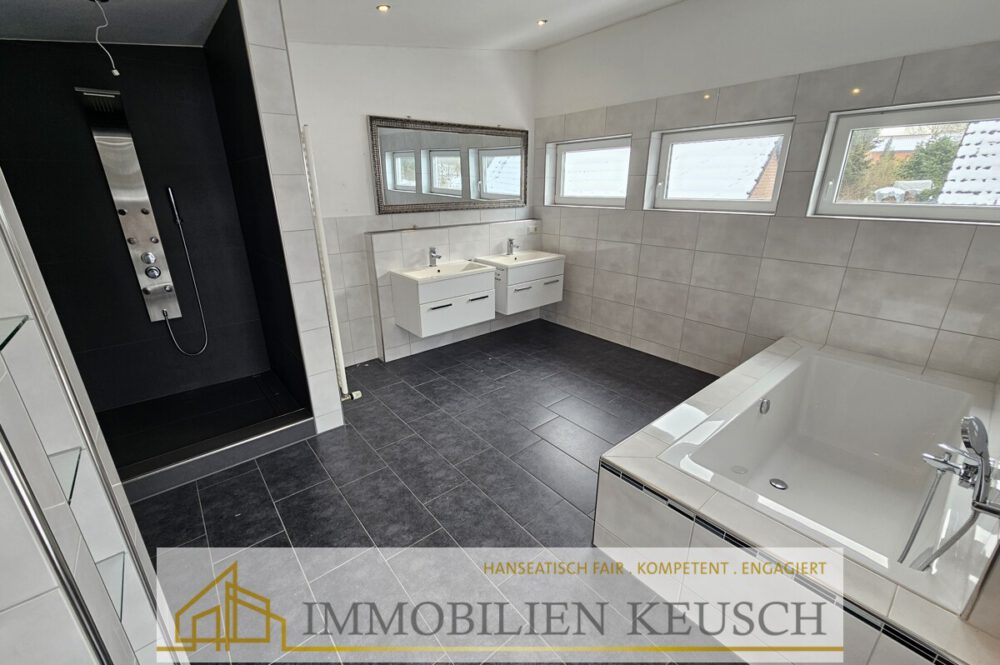 Dusch- und Wannenbad OG