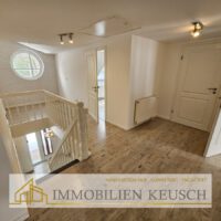 Heller & großer Flur OG