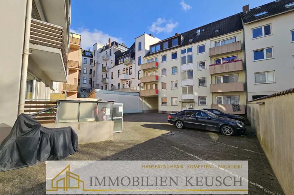 2 Parkplätze im Innenhof