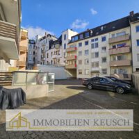 2 Parkplätze im Innenhof