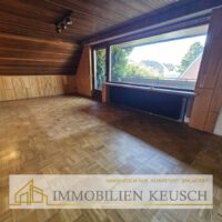 OG Helles & großes Zimmer mit Zugang zum großen Balkon