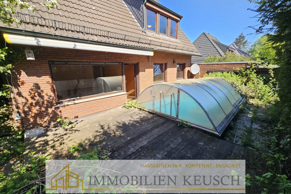 Große Sonnenterrasse mit Pool