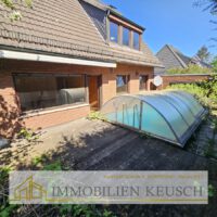 Große Sonnenterrasse mit Pool