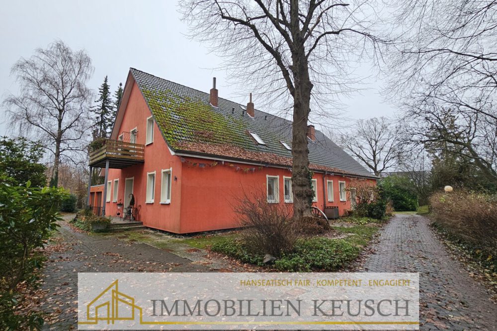 Seitenansicht großes Wohnhaus