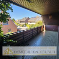 Großer überdachter Balkon