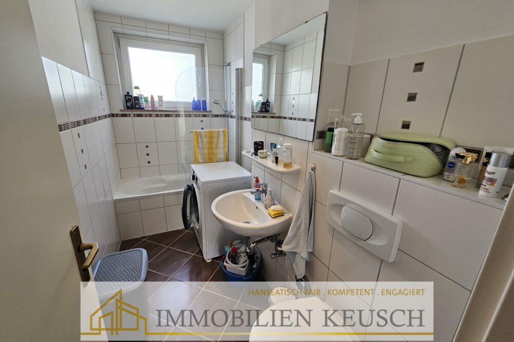 Modernes Dusch- und Wannenbad