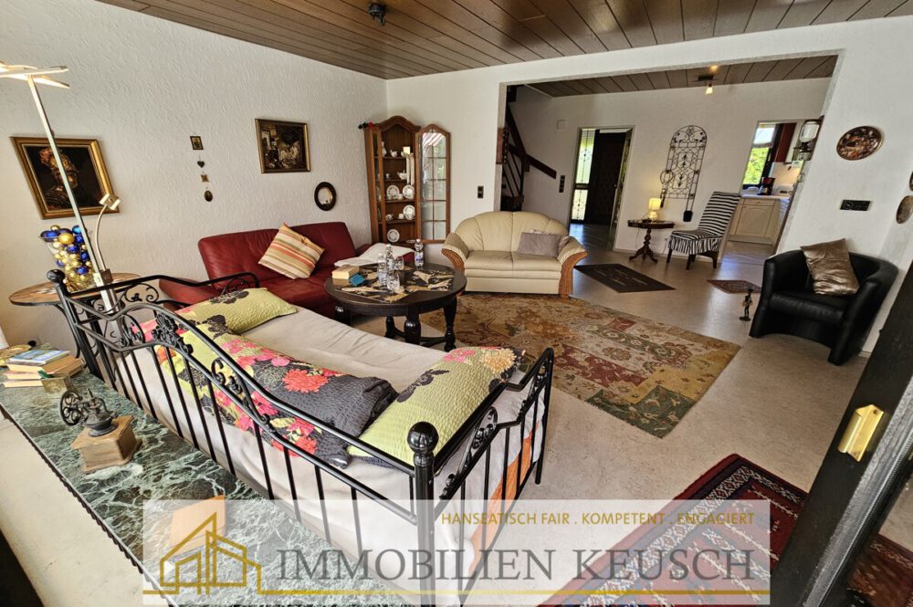 großes & helles Wohnzimmer