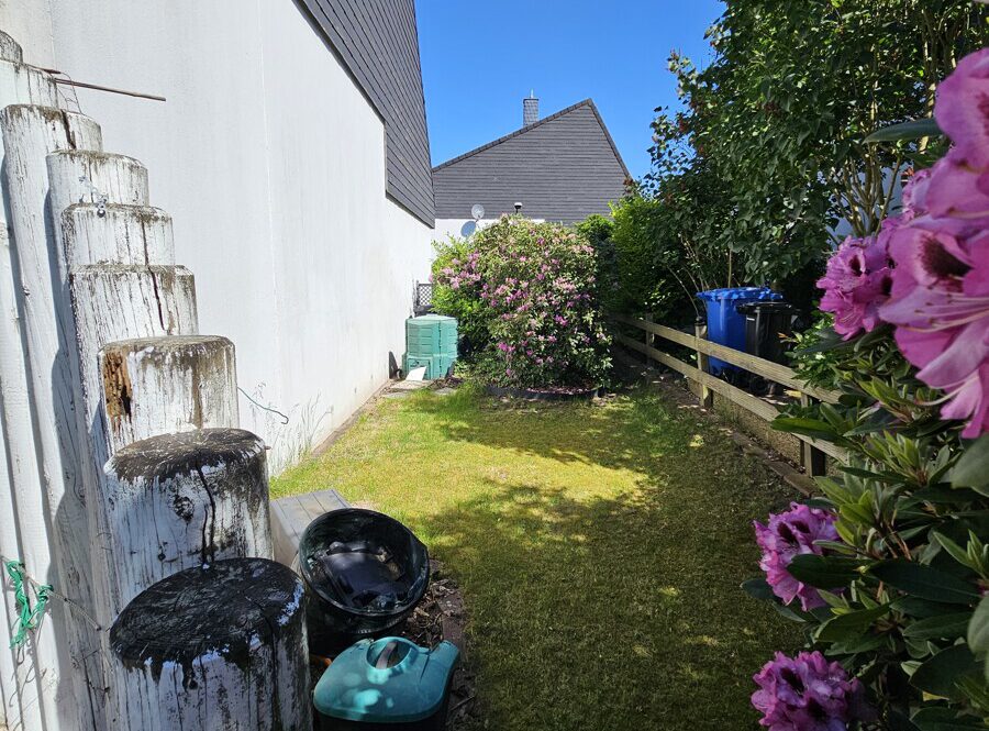 neben dem Haus