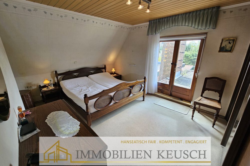 Schlafzimmer OG mit Zugang zur Dachterrasse