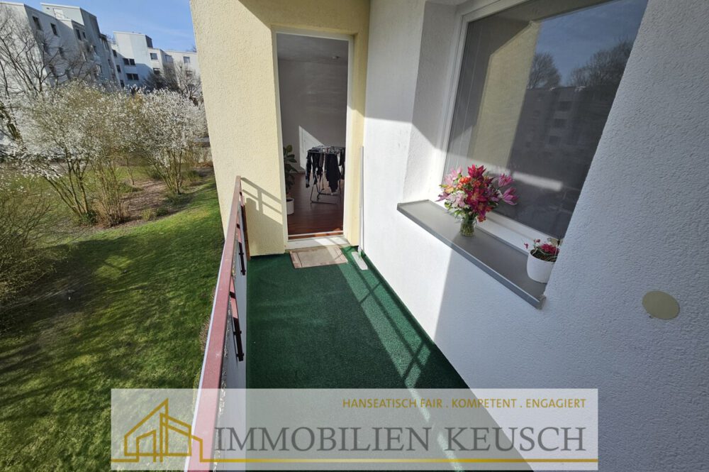 Sonnenbalkon in den grünen Innenhof