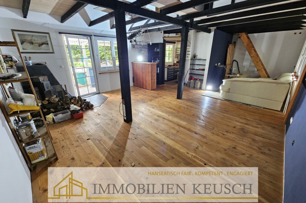 Großer & heller Wohnbereich mit Bar & Kamin