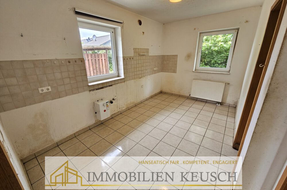 Große Küche mit Abstellraum
