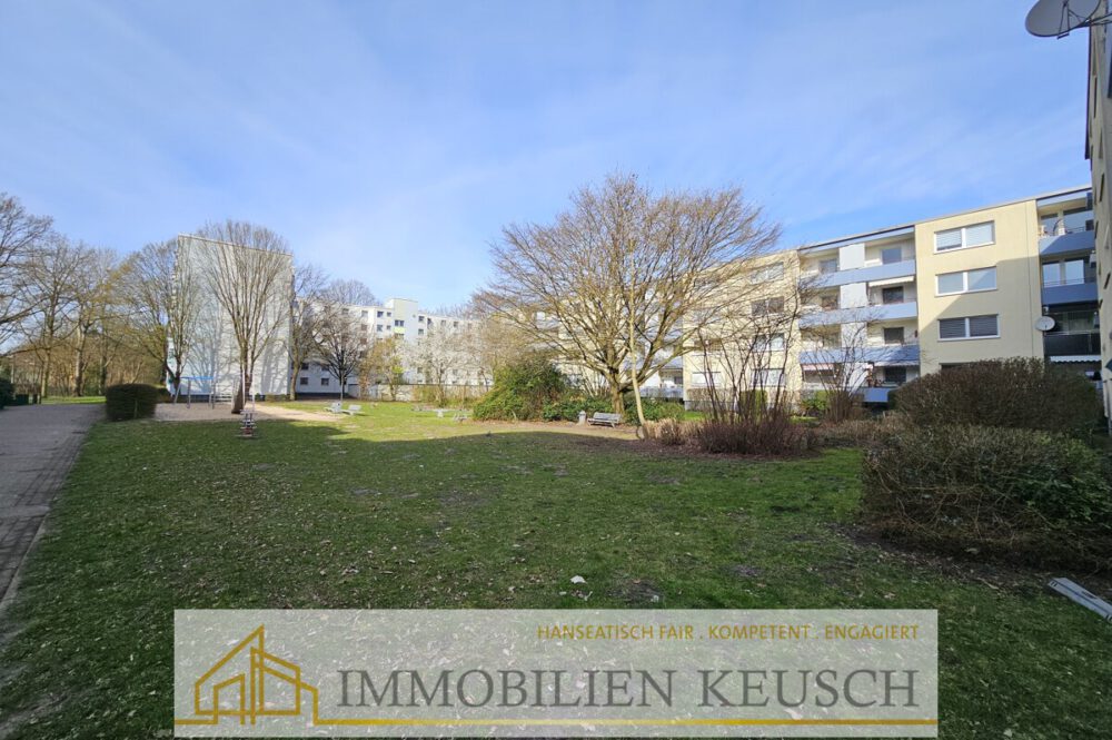 Ansicht hinten Innenhof mit Spielplatz und Grünflächen