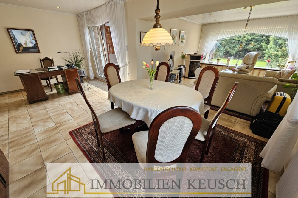 Wohn-Esszimmer & Büroecke